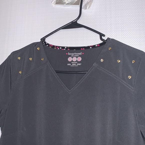 Scrub top - Picture 2 of 3